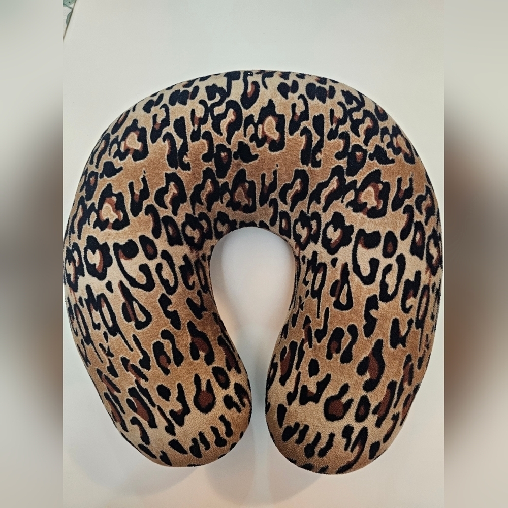 ✨ 3/$20✨ Leopard Print Nursing Pillow Durable Skin-Friendly Donut